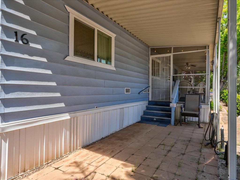 Image 5 of property listing at 39678 Rd 425b #16, Oakhurst, CA 93644