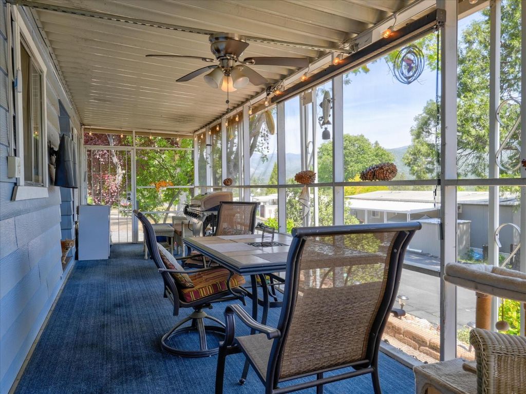 Image 6 of property listing at 39678 Rd 425b #16, Oakhurst, CA 93644