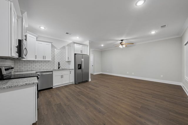 2624 S Main St Apt 18, Springfield, TN 37172