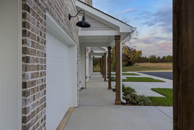 2624 S Main St Apt 18, Springfield, TN 37172