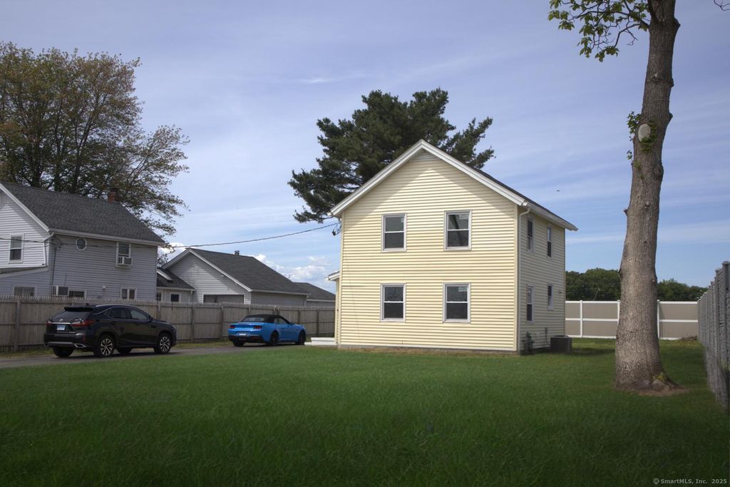 588 North Street, Windsor Locks, CT 06096
