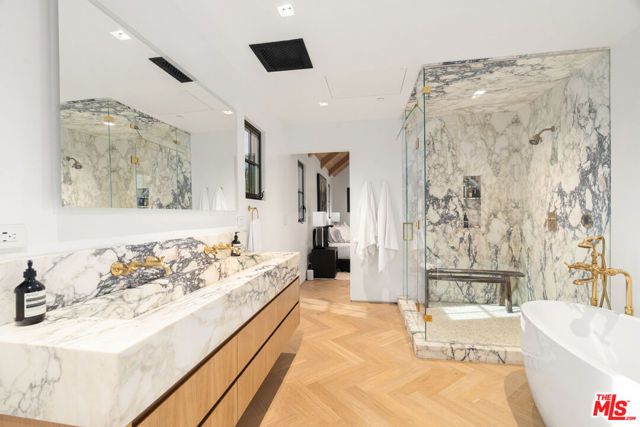 719 San Lorenzo Street, Santa Monica, CA 90402