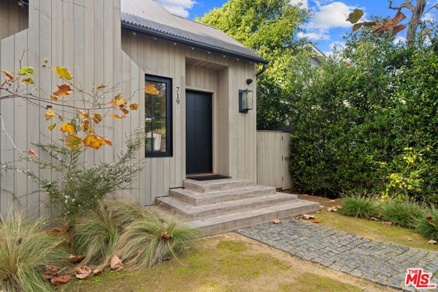 719 San Lorenzo Street, Santa Monica, CA 90402