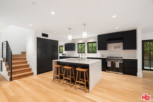 719 San Lorenzo Street, Santa Monica, CA 90402