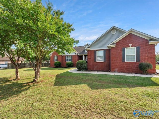 100 Bridle Bend Court, Huntsville, AL 35811