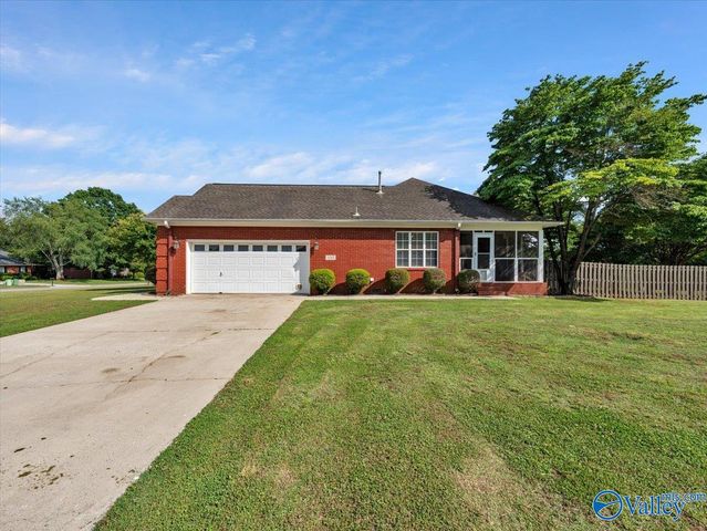 100 Bridle Bend Court, Huntsville, AL 35811