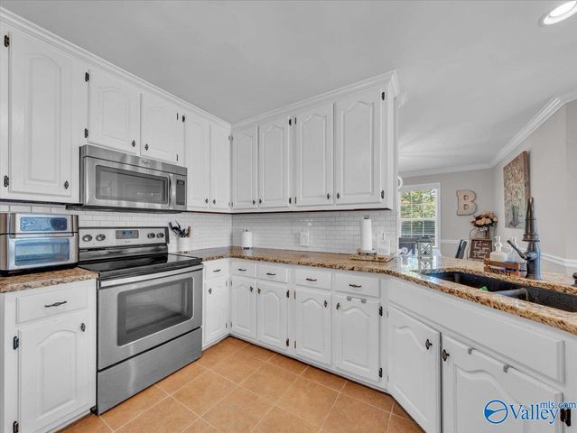 100 Bridle Bend Court, Huntsville, AL 35811