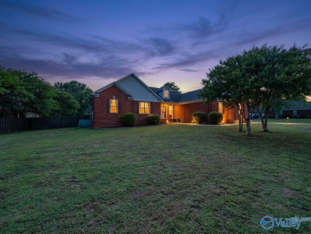 100 Bridle Bend Court, Huntsville, AL 35811