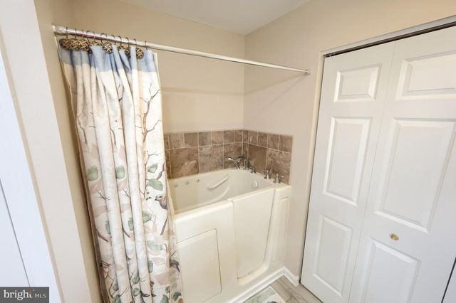 657 KYLE RD, York, PA 17404