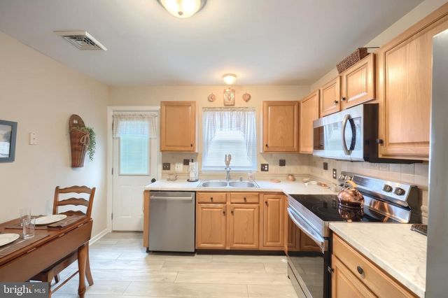 657 KYLE RD, York, PA 17404