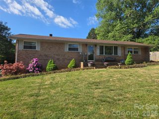 2824 25th Avenue NE, Hickory, NC 28601
