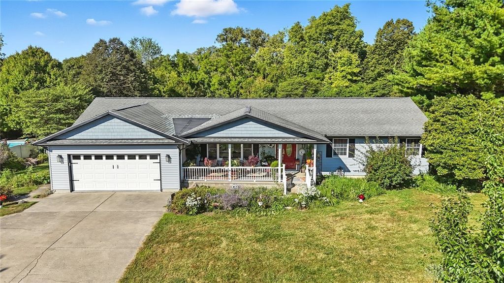 1616 Echo Lake Drive, Piqua, OH 45356