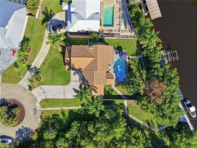 8380 Aqua Cove LN, North Fort Myers, FL 33903