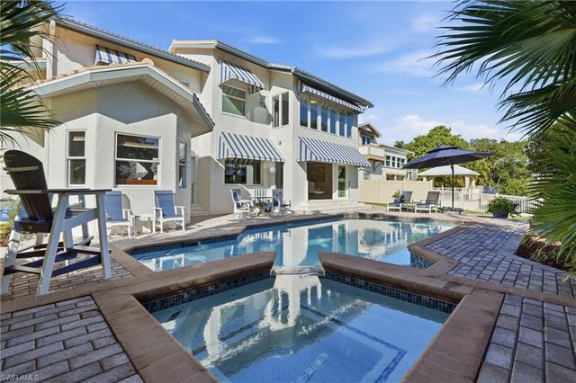 8380 Aqua Cove LN, North Fort Myers, FL 33903