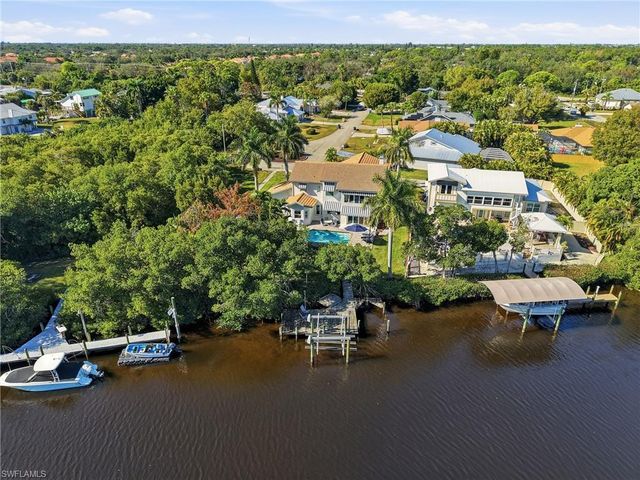 8380 Aqua Cove LN, North Fort Myers, FL 33903