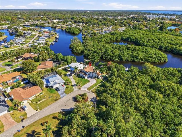8380 Aqua Cove LN, North Fort Myers, FL 33903