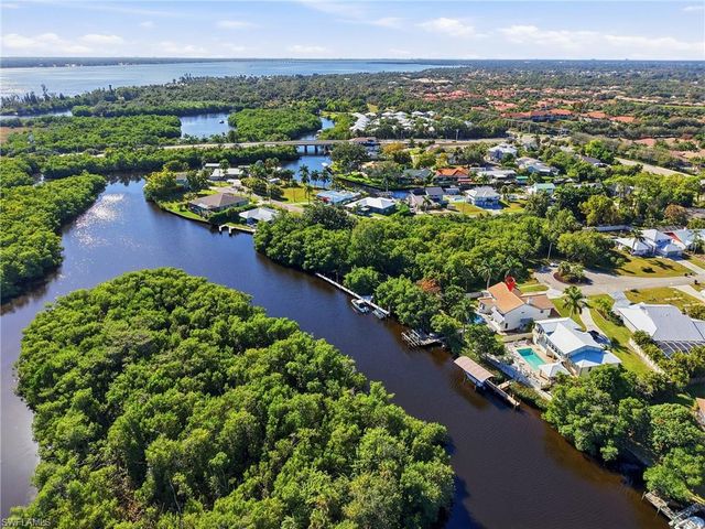 8380 Aqua Cove LN, North Fort Myers, FL 33903