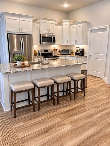 8740 Summit View Lane, Edmond, OK 73025