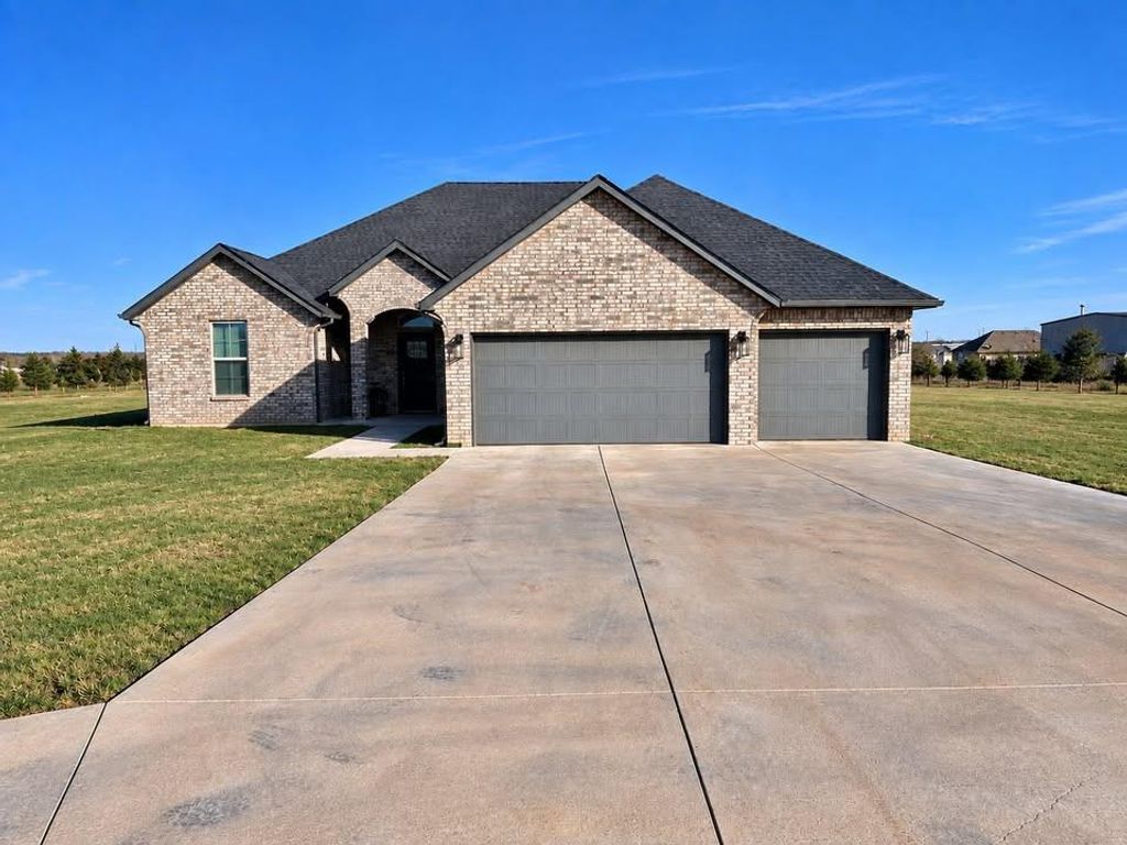 8740 Summit View Lane, Edmond, OK 73025