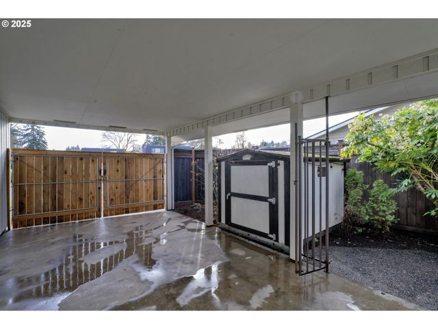 2140 TABOR St, Eugene, OR 97401