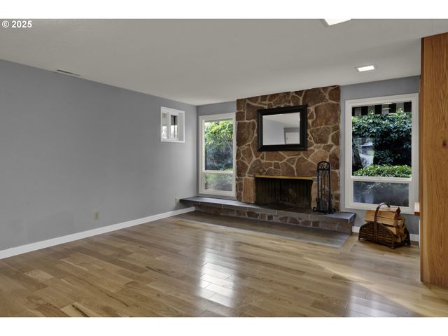 2140 TABOR St, Eugene, OR 97401