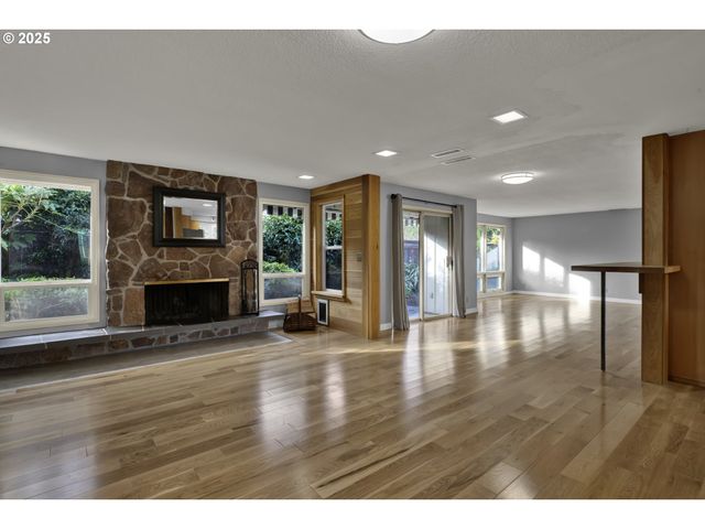 2140 TABOR St, Eugene, OR 97401