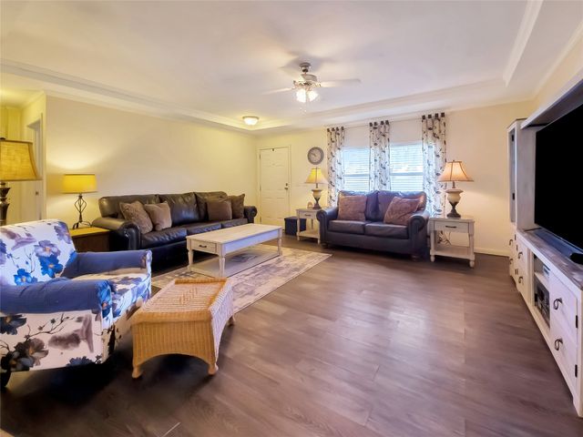 210 N Avenue B, Knox City, TX 79529