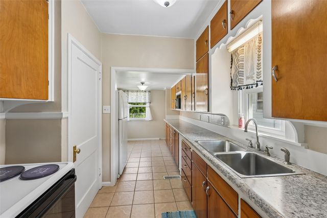 2608 Capitol Avenue, Des Moines, IA 50317