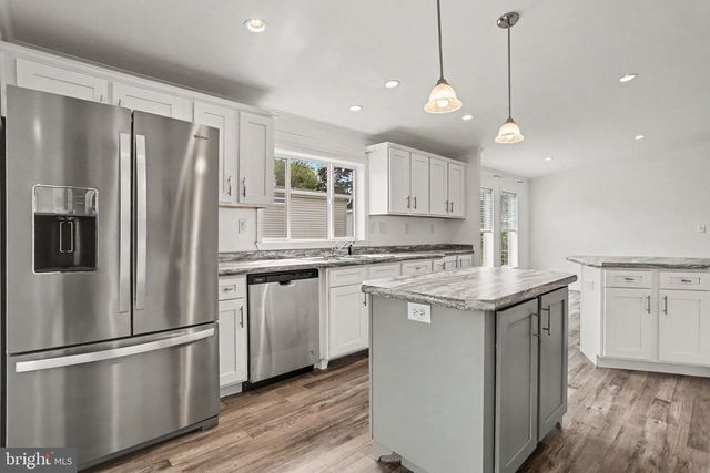 20 EVERGREEN ALY, Palmyra, PA 17078
