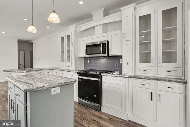 20 EVERGREEN ALY, Palmyra, PA 17078