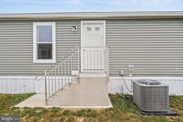 20 EVERGREEN ALY, Palmyra, PA 17078
