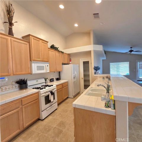 13640 Summit View Street, Hesperia, CA 92344