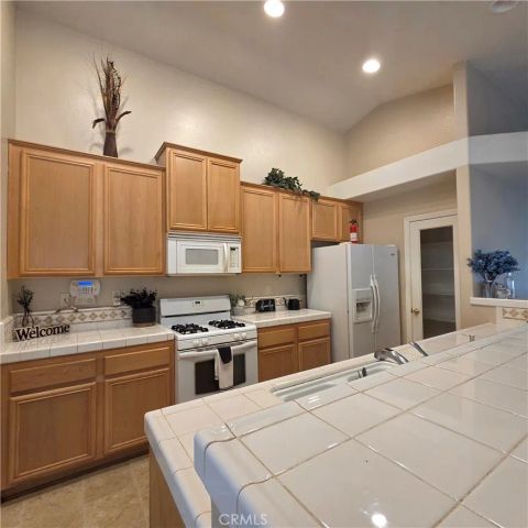 13640 Summit View Street, Hesperia, CA 92344