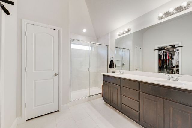 1202 Holly Street, Cleburne, TX 76033