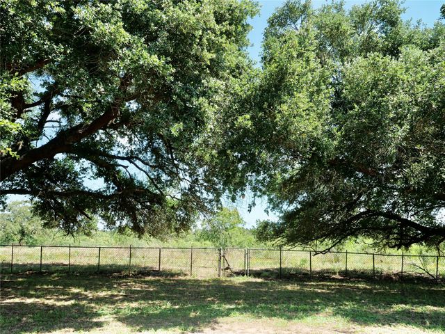 4410 Farm To Market 1115, Flatonia, TX 78959