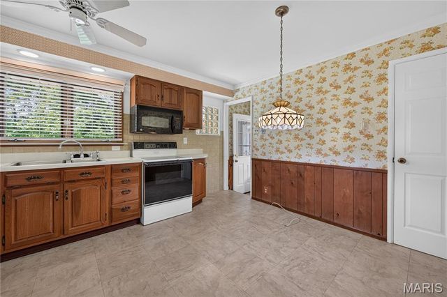 11119 Flori Drive, St Louis, MO 63123