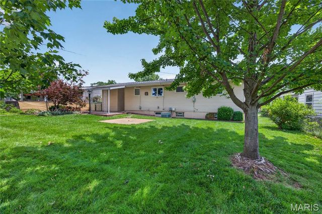 11119 Flori Drive, St Louis, MO 63123