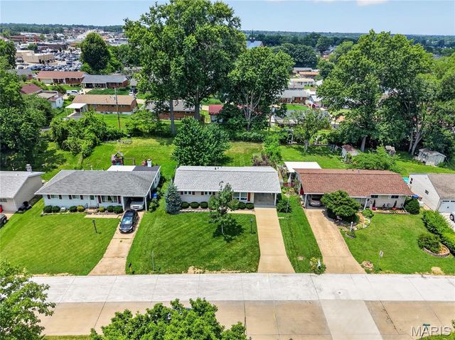 11119 Flori Drive, St Louis, MO 63123