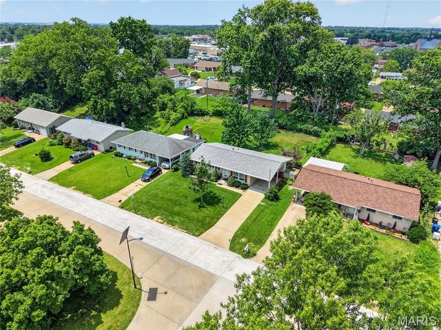 11119 Flori Drive, St Louis, MO 63123