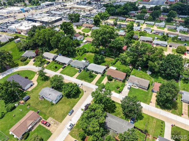 11119 Flori Drive, St Louis, MO 63123