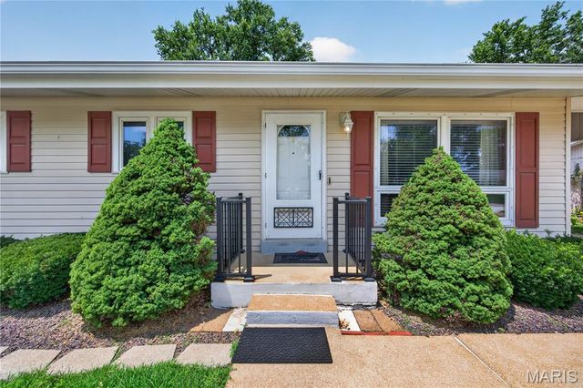 11119 Flori Drive, St Louis, MO 63123