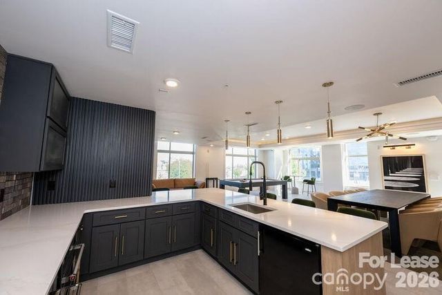 425 W Trade Street 1FR, Charlotte, NC 28203