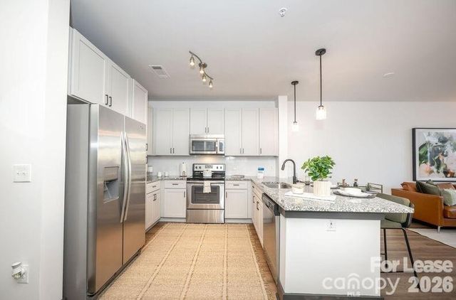 425 W Trade Street 1FR, Charlotte, NC 28203