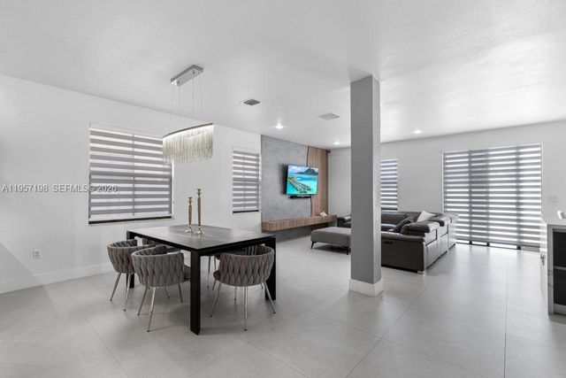 10023 NW 89th Ter, Doral, FL 33178