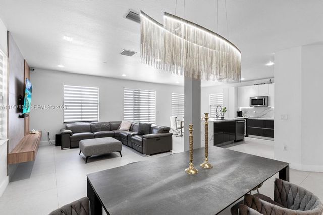 10023 NW 89th Ter, Doral, FL 33178