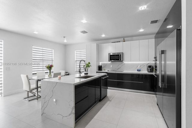 10023 NW 89th Ter, Doral, FL 33178