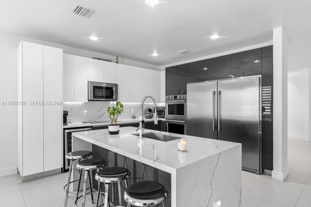 10023 NW 89th Ter, Doral, FL 33178