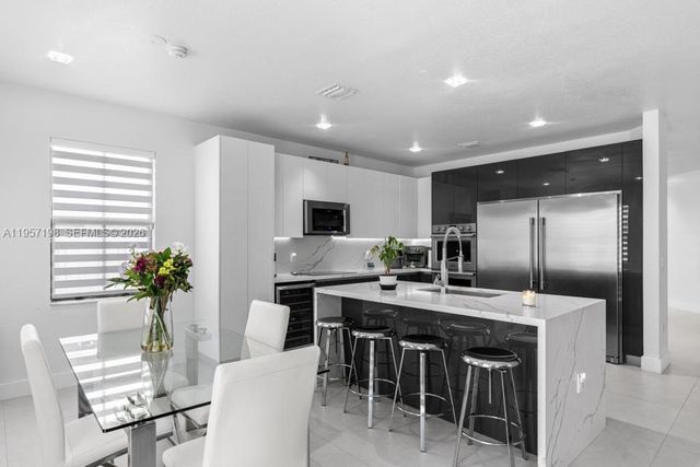 10023 NW 89th Ter, Doral, FL 33178