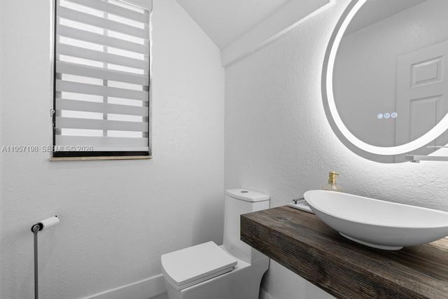 10023 NW 89th Ter, Doral, FL 33178