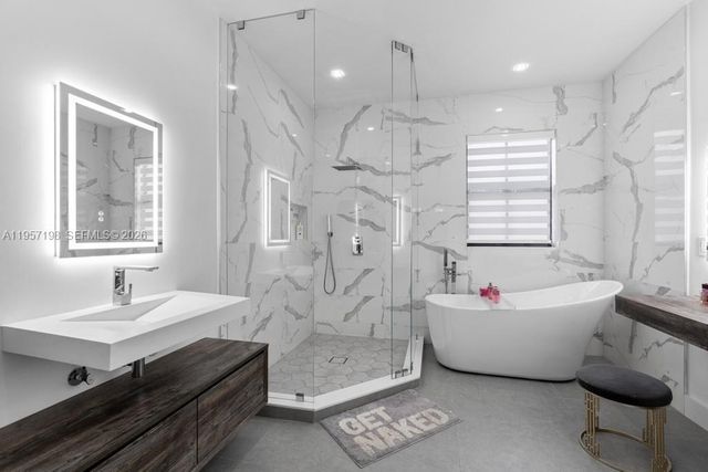 10023 NW 89th Ter, Doral, FL 33178